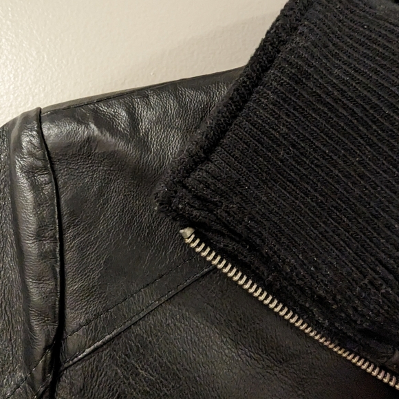 Genuine Leather Black Cropped Moto Jacket Size Small - Preloved - Picture 4 of 7